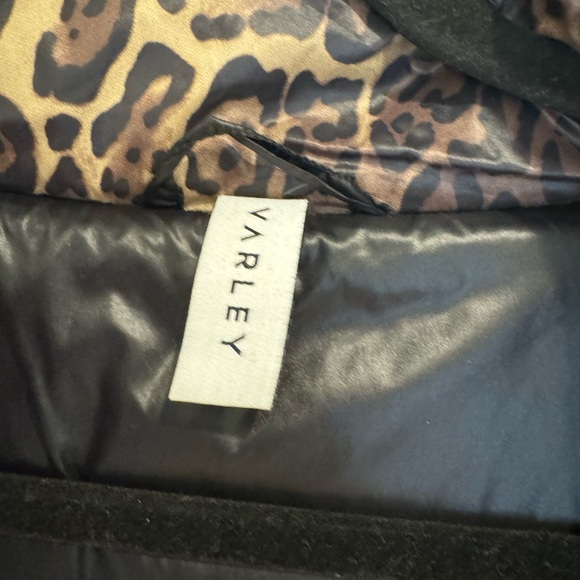 Varley Highland Puff Jacket in Jaguar leopard print, size small, like new - Picture 4 of 7